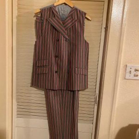 Tigilio Rosso 3 piece Gray and Red Stripe Suit - Picture 5 of 7